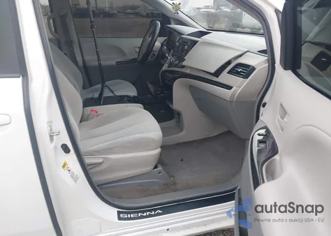 2012 Toyota Sienna Le V6 8 Passenger z USA, uszkodzony, nr VIN 5TDKK3DC9CS260732